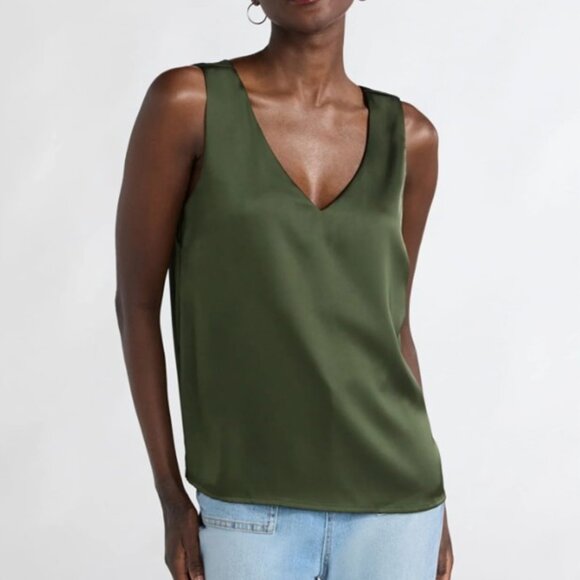 scoop Tops - *3/$25* NWT Women's Silky Dark Green Scoop Neck Tank Top - Size Large